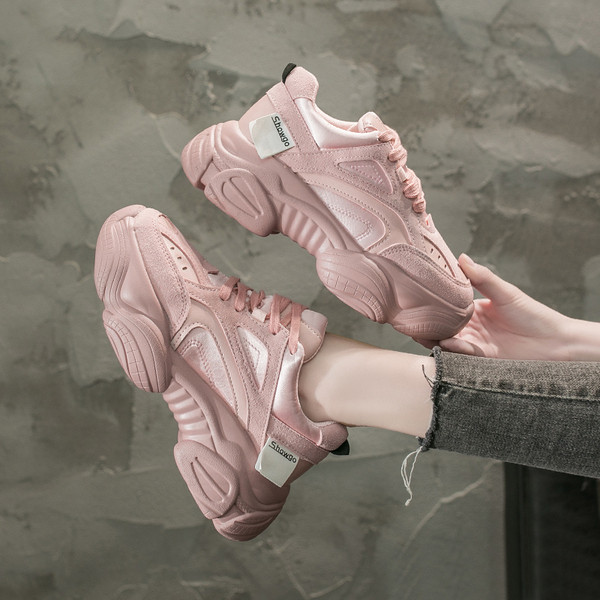 Μοντέρνα γυναικεία αθλητικά παπούτσια με σκληρή σόλα σε διάφορα χρώματα