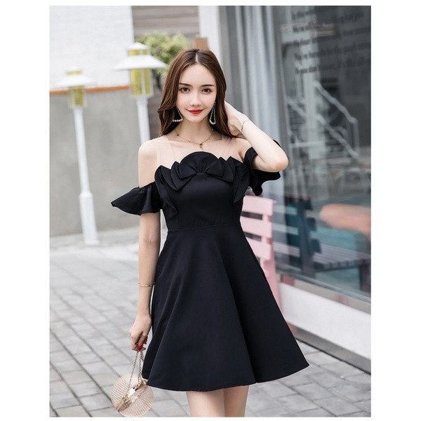 Model modern de rochie de dama croiala in negru si albastru