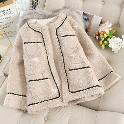 Γυναικείο παλτό σε μπεζ και λευκό χρώμα