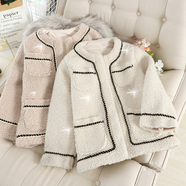 Γυναικείο παλτό σε μπεζ και λευκό χρώμα