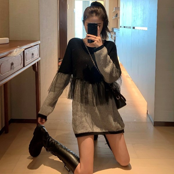 Pulover lung de dama de culoare gri-negru cu tul