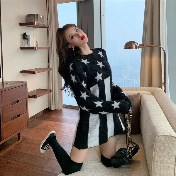 Μακριά χνουδωτό πουλόβερ με εφαρμογή σε μαύρο και άσπρο χρώμα