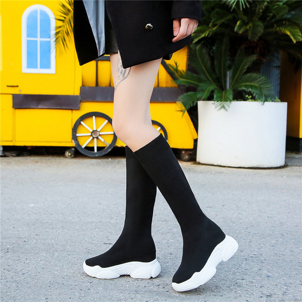 Γυναικείες μπότες  σε μαύρο, κόκκινο και λευκό χρώμα με ψηλή πλατφόρμα