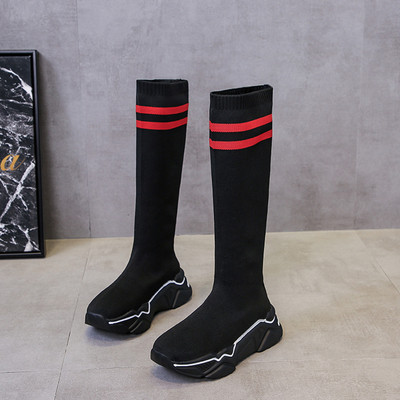 Γυναικείες μοντέρνες μπότες με ψηλή πλατφόρμα