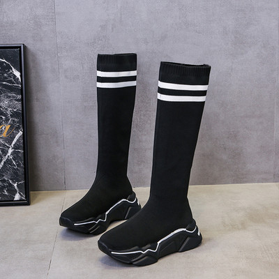 Γυναικείες μοντέρνες μπότες με ψηλή πλατφόρμα