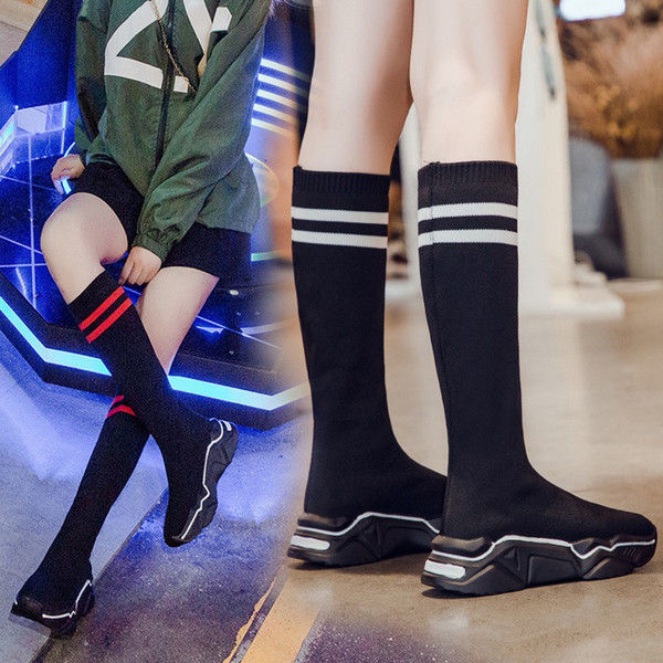 Γυναικείες μοντέρνες μπότες με ψηλή πλατφόρμα