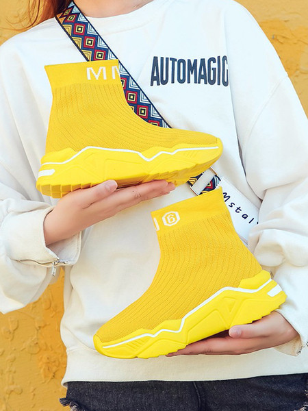 Γυναικεία αθλητικά παούτσια - κάλτσες σε λευκό, κίτρινο και μαύρο χρώμα