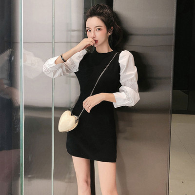 Modern női ruha hosszú ujjal, ovális nyakkivágással, fekete színben