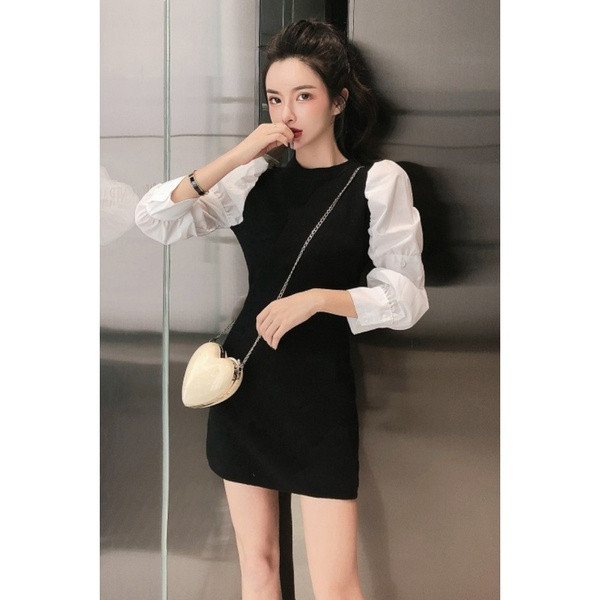 Modern női ruha hosszú ujjal, ovális nyakkivágással, fekete színben