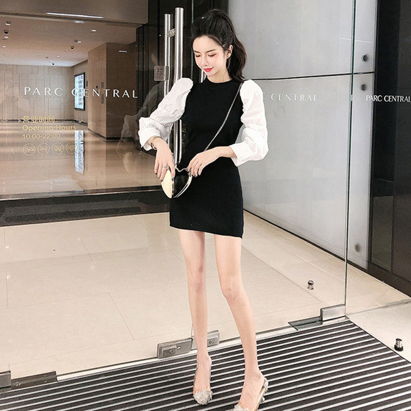 Modern női ruha hosszú ujjal, ovális nyakkivágással, fekete színben