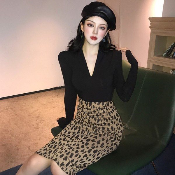 Σλιμ γυναικεία φούστα με ζωική εκτύπωση