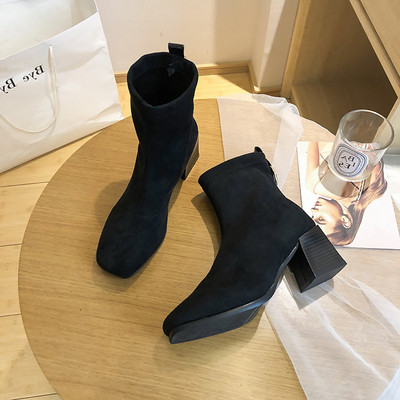 Stílusos női csizma vastag sarkú barna és fekete színben