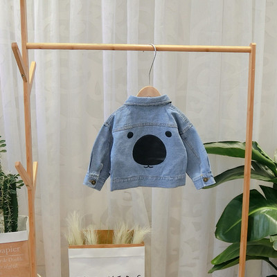 Μοντέρνο παιδίκο μπουφάν τζιν με κλασικό κολάρο και κουμπιά σε λευκό και μπλε χρώμα