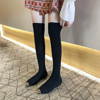 Κομψές γυναικείες μπότες μυτερό μοντέλο σε μαύρο χρώμα