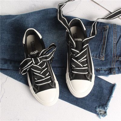 Νέο μοντέλο γυναικεία πάνινα παπούτσιαμε κορδόνια και λευκή σόλα σε λευκό, μαύρο και ροζ χρώμα