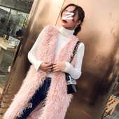 Vestă lungă modernă din puf în alb și roz