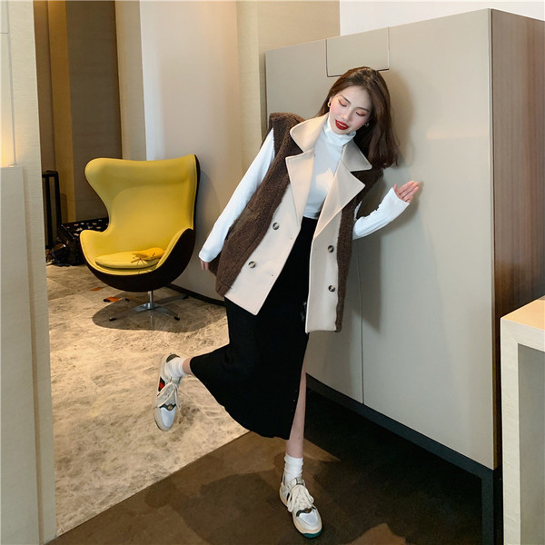 Μακρύ κομψό γιλέκο με γούνα και κουμπιά σε δύο χρώματα