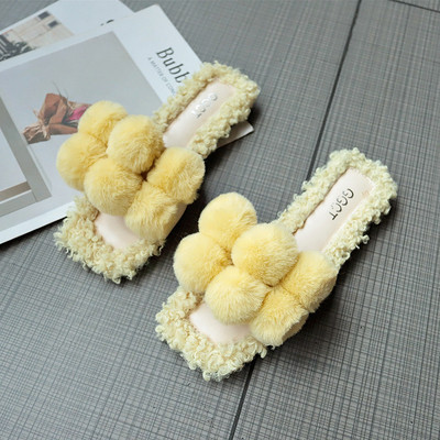 Μοντέρνες γυναικείες παντόφλες με τρισδιάστατο στοιχείο σε διάφορα χρώματα