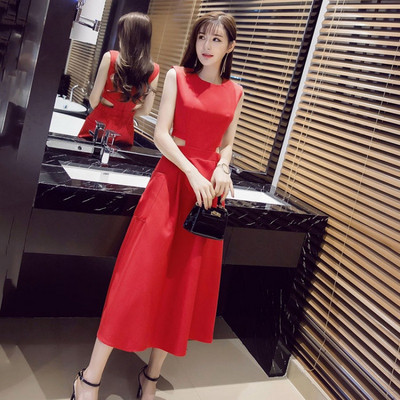 Μοντέρνο μακρύ γυναικείο φόρεμα με κομμένα μοτίβα σε κόκκινο και μαύρο χρώμα