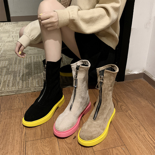 Ghete de dama moderne din piele intoarsa cu talpa colorata