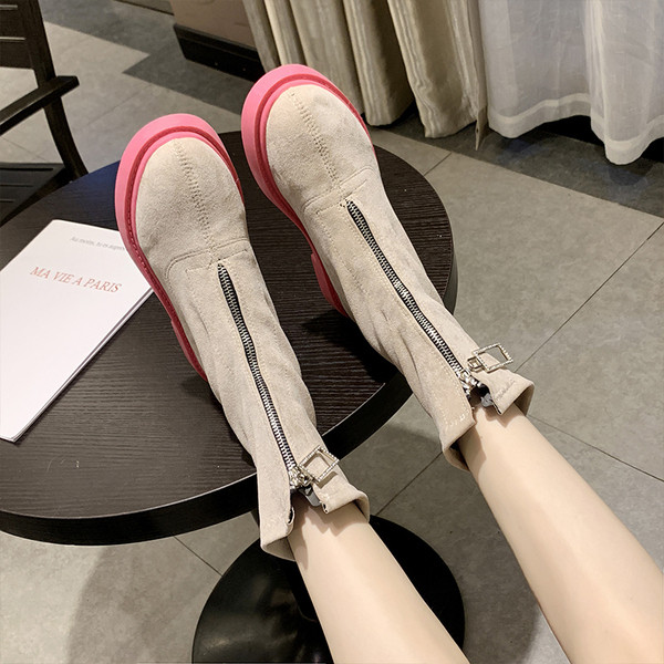 Ghete de dama moderne din piele intoarsa cu talpa colorata