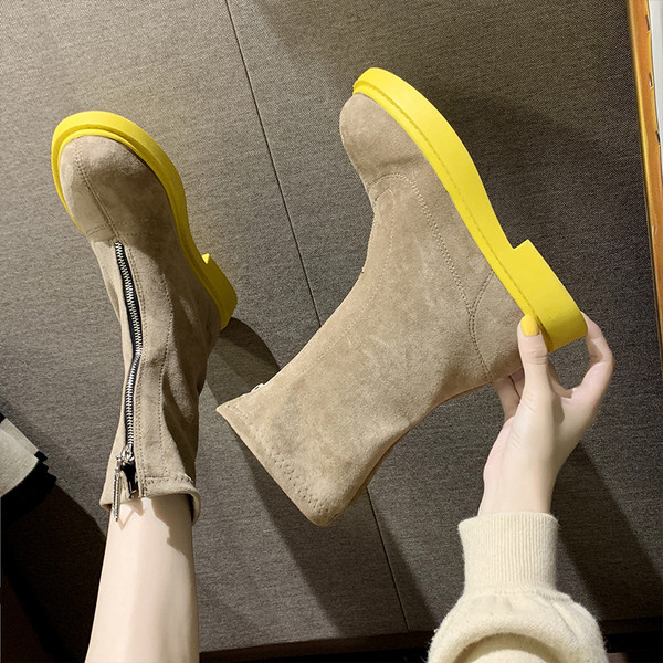 Ghete de dama moderne din piele intoarsa cu talpa colorata