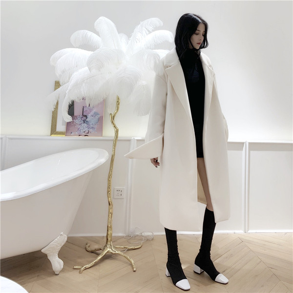 Palton lung și elegant cu curea în alb și negru