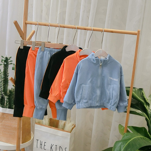 Új modell gyerekszett fiúknak fekete, kék és narancs színben