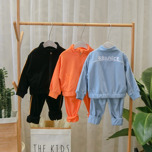 Új modell gyerekszett fiúknak fekete, kék és narancs színben