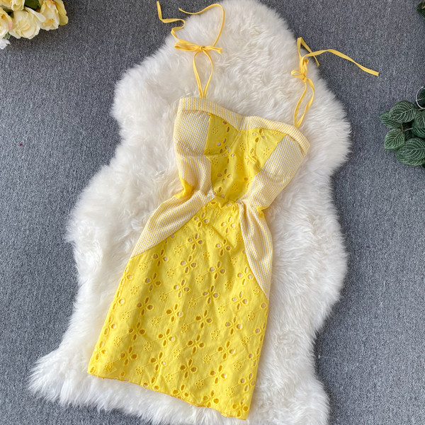 Rochie de dama eleganta din dantela cu bretele galbene