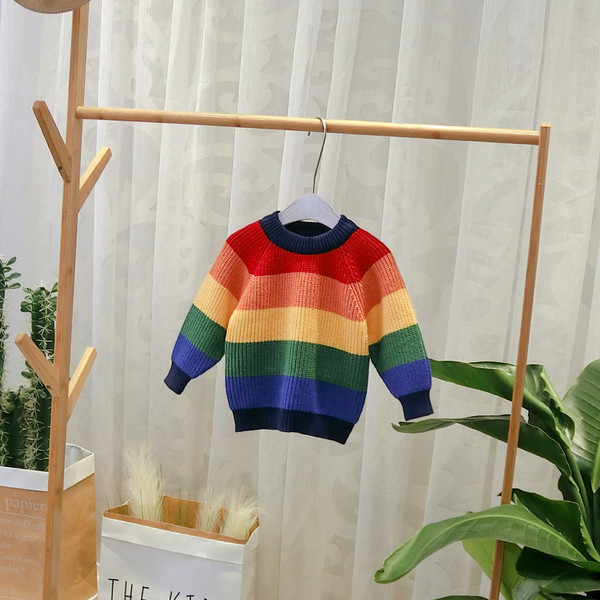 Μοντέρνο παιδικό ριγέ πουλόβερ με λαιμόκοψη O για αγόρια