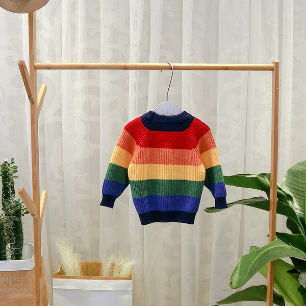 Μοντέρνο παιδικό ριγέ πουλόβερ με λαιμόκοψη O για αγόρια