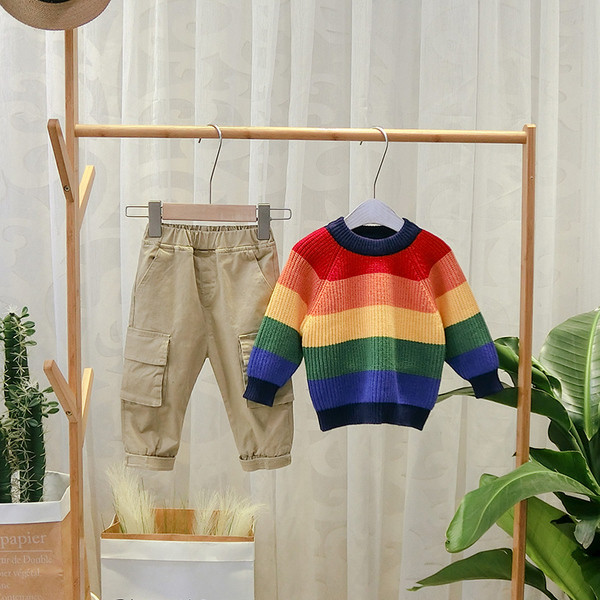 Μοντέρνο παιδικό ριγέ πουλόβερ με λαιμόκοψη O για αγόρια