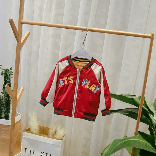 Új modell őszi gyerek kabát rátéttel fiúknak - két arc