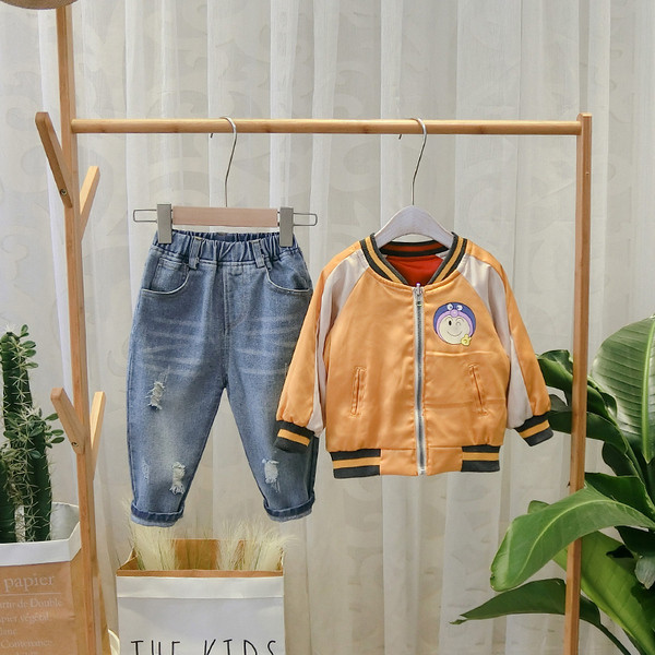 Új modell őszi gyerek kabát rátéttel fiúknak - két arc