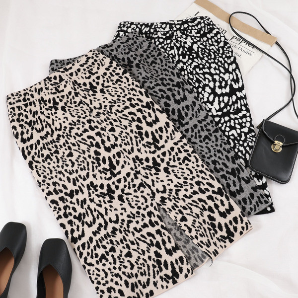 Fusta de dama moderna cu talie inalta si cu fanta in trei culori