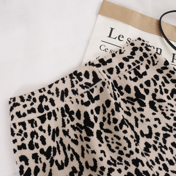 Fusta de dama moderna cu talie inalta si cu fanta in trei culori