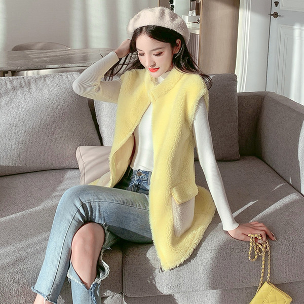 Нов модел дамски елек с джобове в бял и жълт цвят