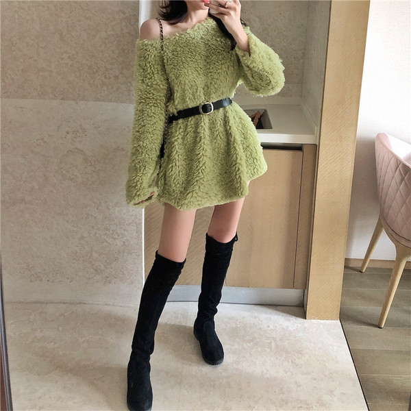 Μακρύ χνουδωτό πουλόβερ σε λευκό και πράσινο χρώμα