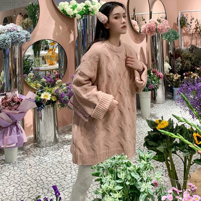 Hosszú, vastag pulóver fehér és rózsaszín színben