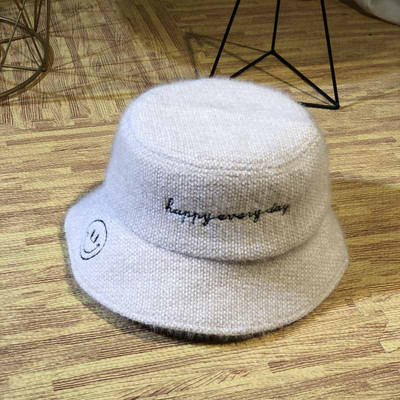 Modern női pehelysapka több színben felirattal