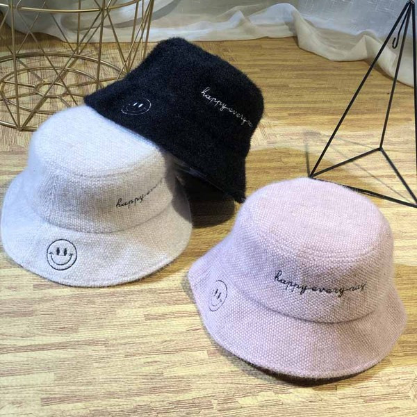 Modern női pehelysapka több színben felirattal