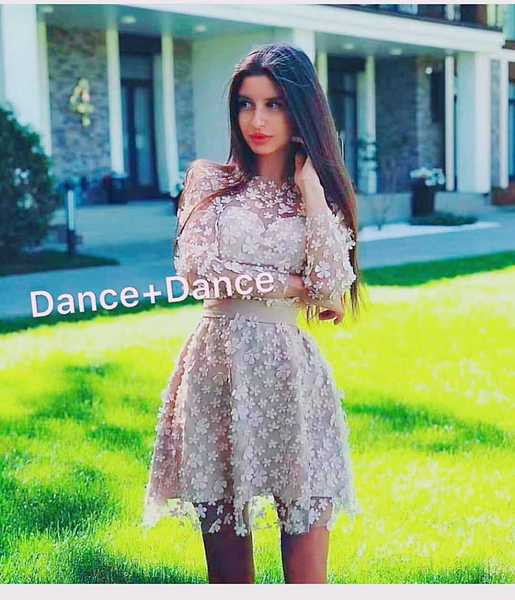 Rochie moderna de dama scurta cu model floral si maneci lungi in mai multe culori