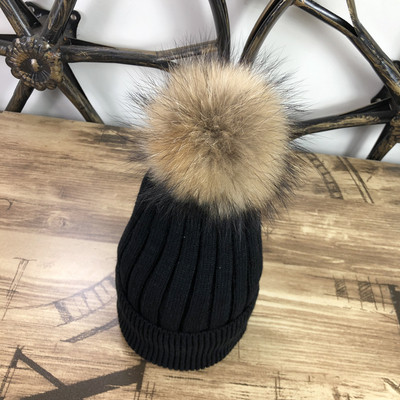 Aktuális női téli sapka pehelytal, különböző színekben