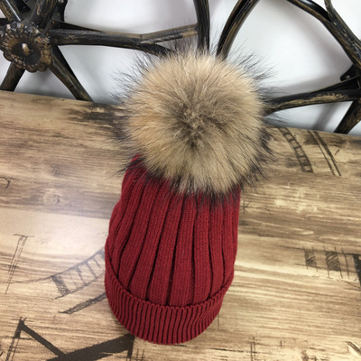 Aktuális női téli sapka pehelytal, különböző színekben