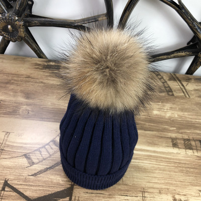 Aktuális női téli sapka pehelytal, különböző színekben