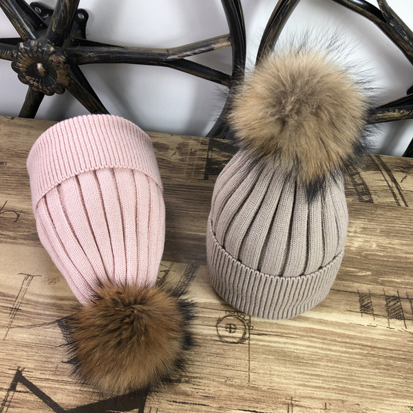 Aktuális női téli sapka pehelytal, különböző színekben