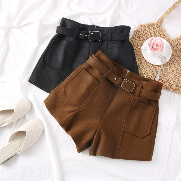 Új modell női rövidnadrág övvel és zsebekkel barna, fekete és bézs színben