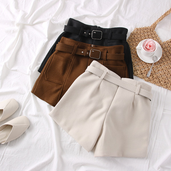 Új modell női rövidnadrág övvel és zsebekkel barna, fekete és bézs színben