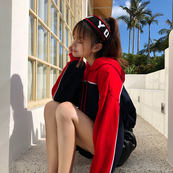 Γυναικείο μοντέρνο φούτερ με κουκούλα